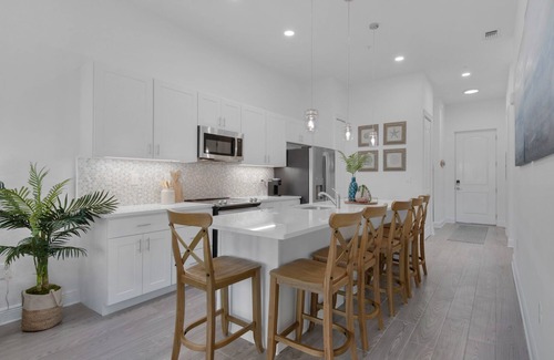 Gulf Place Condo | Immaculate Condo at Gulf Place Residences