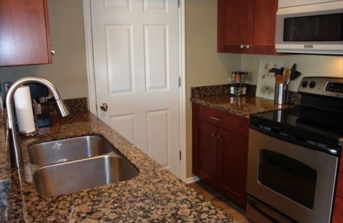 Kimball Junction Condo | Immaculate, Extended Stay or Monthly, KING BED, fully equip. kit., carport, W/D