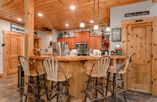 Egg Harbor Cabin | Immaculate Hand-Hewn Log Cabin ~ Private Wooded Setting In Egg Harbor