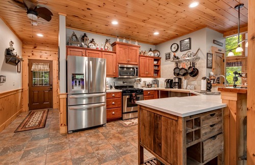 Egg Harbor Cabin | Immaculate Hand-Hewn Log Cabin ~ Private Wooded Setting In Egg Harbor