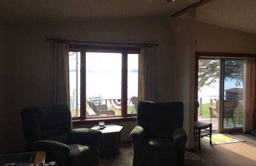 Spruce House | Immaculate Home right on Beautiful Hubbard Lake.