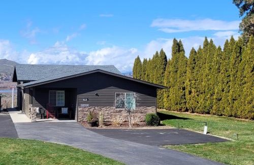Monitor Apartment | Immaculate Home w/Mtn and River Views!