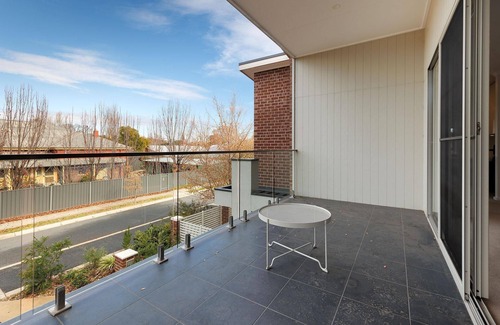 Albury House | Immaculate & Impressive Irvington Villa - Stunning four bedroom home in central Albury