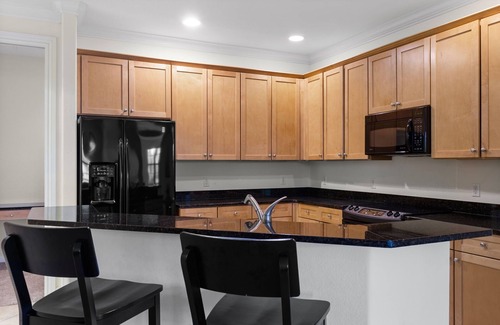 Ole Condo | Immaculate Lely Condo | 3 Bed + 2 Bath