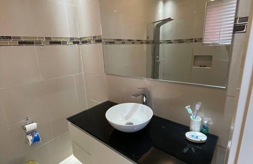 Barbican Apartment | Immaculate- Liguanea 1br