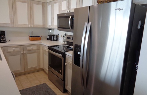 Windy Hill Condo | Immaculate, luxury, oceanfront, roomy beach, 6th flr private balcony, R&R peace