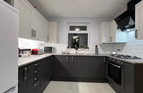 Bramcote House | Immaculate Newly Refurbished 4 bedroom house