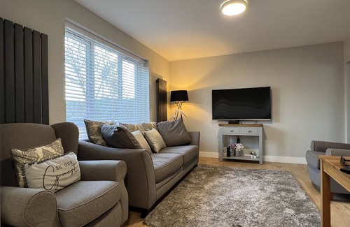 Bramcote House | Immaculate Newly Refurbished 4 bedroom house