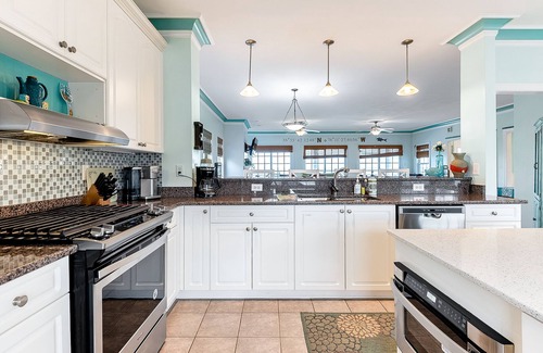 East Ocean View House | Immaculate ocean front 3 story beauty