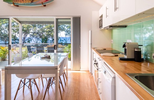 Huskisson Apartment | Immaculate Oceanfront Apartment in Town Centre