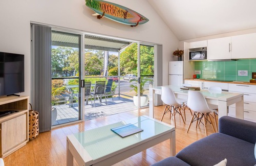 Huskisson Apartment | Immaculate Oceanfront Apartment in Town Centre