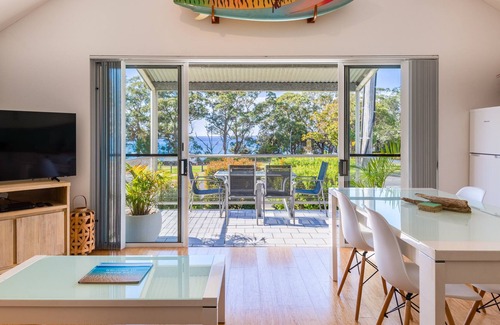 Huskisson Apartment | Immaculate Oceanfront Apartment in Town Centre