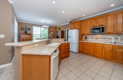 Mount Vernon House | Immaculate Pool Home! Theater-GameRoom-2+ Living Spaces-2 Kitchens-FirePit-35min to UT!10min to lake