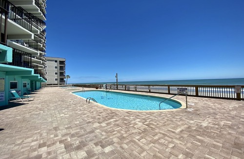Garden City Condo | Immaculate Remodeled 2 Bedroom Ocean Front Condo