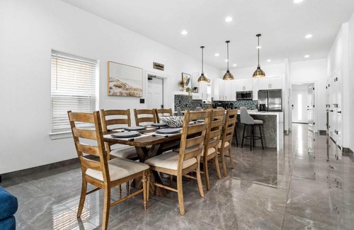 South Padre Island House | Immaculate Townhouse w Pool & Balcony South Padre