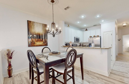Palm Coast House | Immaculate Townhome in Upscale Community w/Pool & Balcony - Near Beach