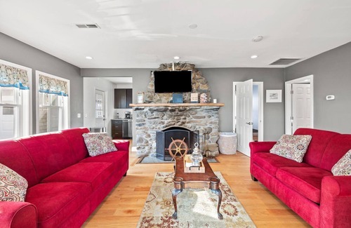 Bonnet Shores House | Immaculate, Updated and Adorable Home in Bonnet Shores