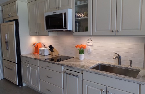 Red Hook Condo | IMMACULATE! WASTE NO TIME GETTING TO THE BEACH!
