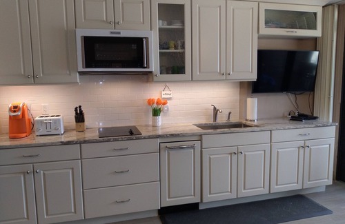 Red Hook Condo | IMMACULATE! WASTE NO TIME GETTING TO THE BEACH!