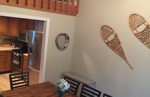 Jackson Condo | Immaculate Wentworth Jackson condo! Ski! Golf! North Conway!