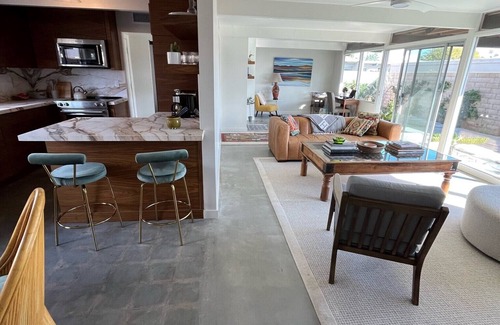 Racquet Club Estates Condo | Immaculately restored mid-century modern 2-Bedroom condo in Palm Springs
