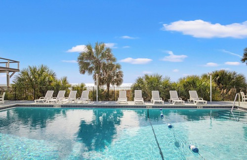 Sunnyside House | Immaculately Updated GULF FRONT at Shores Townhomes Directly on the beach!