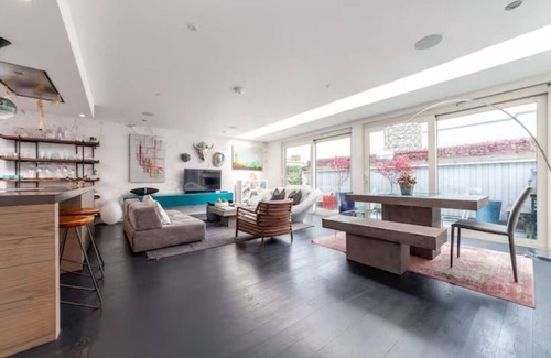 Shoreditch Apartment | Immense 3BR Shoreditch Duplex Loft w/Balconies