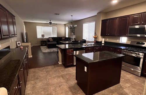 Gilbert House | Immense Family Sized Home w/Pool, Home Office, and Putting Green!