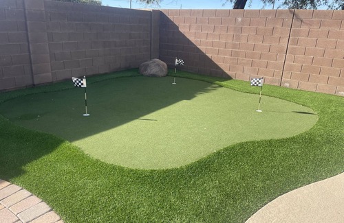 Gilbert House | Immense Family Sized Home w/Pool, Home Office, and Putting Green!