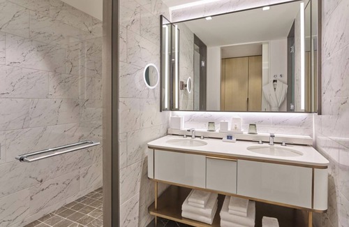 Fort Worth Cultural District Hotel | Immerse in Culture at Stylish Room Near Local Landmarks