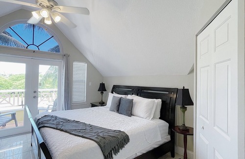 West Bay Bed & Breakfast | Immerse in tranquility of Travellers Room at Award-Winning Shangri-La B & B