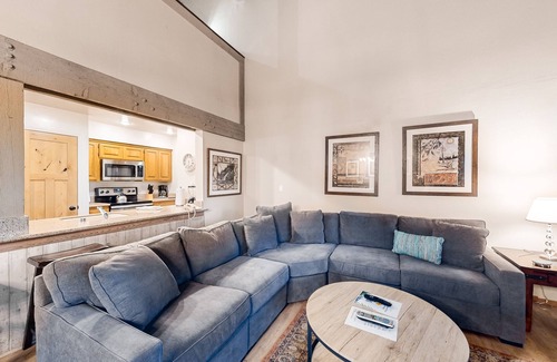 South Lake Tahoe House | Immerse yourself in Tahoe's best from this lakefront community with beach access