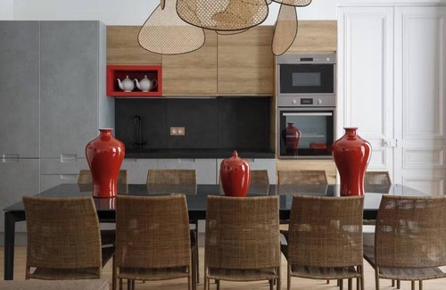 Strasbourg -Saint-Denis Apartment | IMMERSE YOURSELF IN PARISIAN CULTURE IN THE BUSTLING LE MARAIS-RUE SAINT-MARTIN