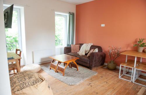 Rive Droite Apartment | Immeuble de 3 appartements avec cour intérieure