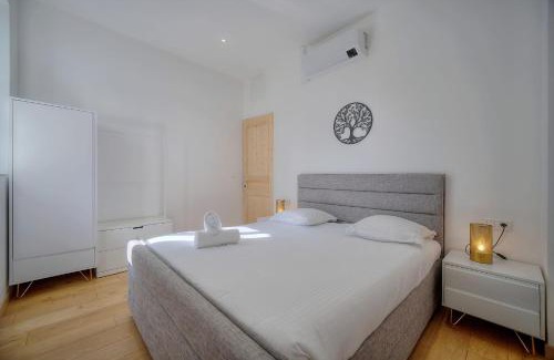 Riou - Petit Juas - Av de Grasse Apartment | IMMOGROOM - T3 - Garden - Quiet - Air conditioning