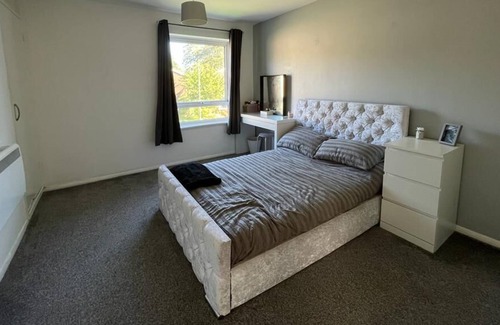 Eastleigh Apartment | Impeccable 2-Bed Apartment in Eastleigh