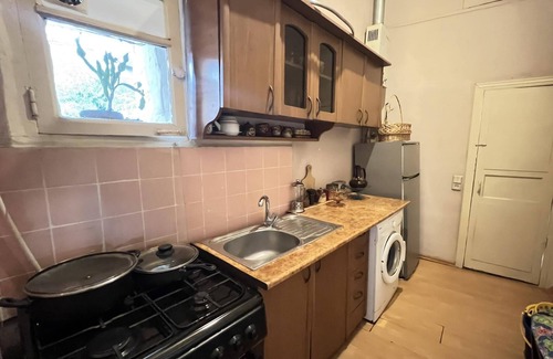 Sololaki Apartment | Impeccable 2-Bed Apartment in Central Tbilisi