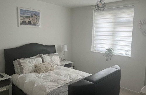 Newton St Loe Apartment | Impeccable 2-Bed Apartment Close to City Centre