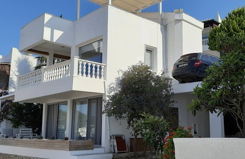 Geris Villa | Impeccable 2-Bed Villa with spectacular view