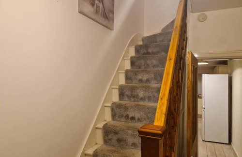 Bilston House | Impeccable 4-Bed House in Bilston