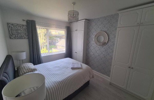 Bilston House | Impeccable 4-bed House in Bilston