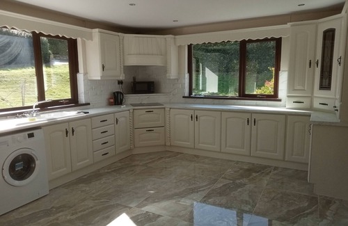 Buncrana Cottage | Impeccable 5-Bed Cottage in fahan buncrana