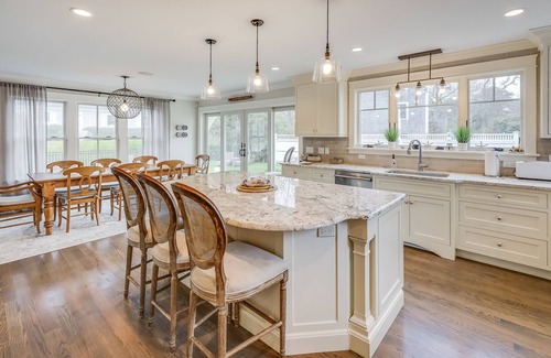 Brewster House | Impeccable 5BR Custom Home - Short stroll to Mant's Landing Beach
