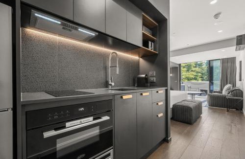 Braddon Apartment | Impeccable Braddon Studio with Outdoor Dining
