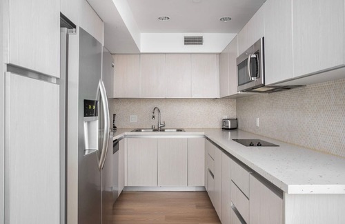 West Los Angeles Apartment | Impeccable Brentwood 1BR w/Gym & Rooftop, nr Shops & Bars, by Blueground