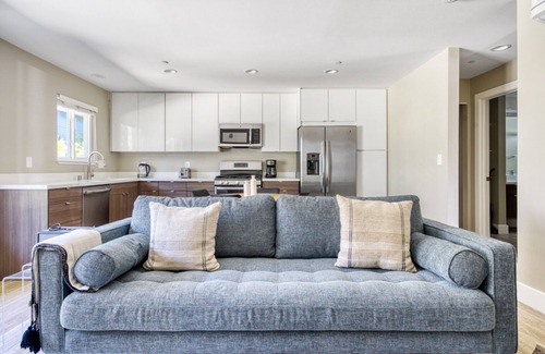 Campbell Apartment | Impeccable Campbell 1BR w/W/D, Pool, Gym, walk to WF + TJ, by Blueground