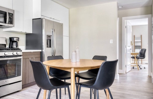 Campbell Apartment | Impeccable Campbell 1BR w/W/D, Pool, Gym, walk to WF + TJ, by Blueground