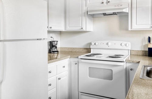 Campbell House | Impeccable Campbell 2BR w/ Pool & BBQ, 10 mins to Netflix, by Blueground