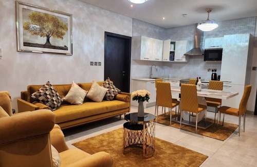 East Legon Apartment | Impeccable & Cozy Gem-5 star Location - Pools, Gym