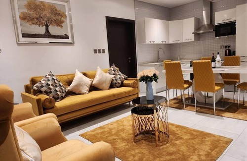 East Legon Apartment | Impeccable & Cozy Gem-5 star Location - Pools, Gym
